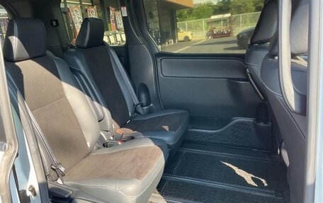 Toyota Noah III, 2021 год, 2 231 000 рублей, 39 фотография