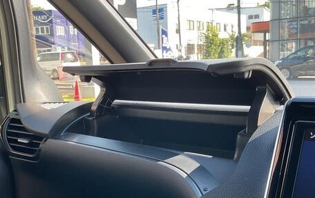 Toyota Noah III, 2021 год, 2 231 000 рублей, 34 фотография