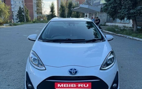 Toyota Aqua I, 2017 год, 950 000 рублей, 2 фотография