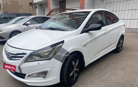 Hyundai Solaris II рестайлинг, 2015 год, 550 000 рублей, 13 фотография
