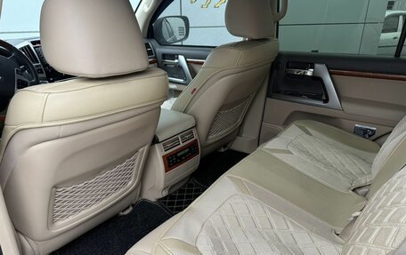 Toyota Land Cruiser 200, 2015 год, 4 900 000 рублей, 21 фотография