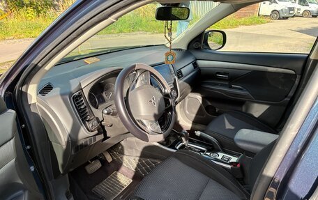 Mitsubishi Outlander III рестайлинг 3, 2018 год, 2 400 000 рублей, 8 фотография
