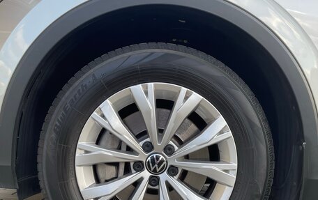 Volkswagen Tiguan II, 2020 год, 3 600 000 рублей, 27 фотография