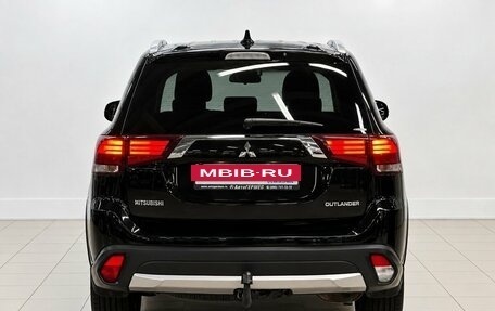 Mitsubishi Outlander III рестайлинг 3, 2017 год, 1 780 000 рублей, 3 фотография