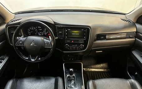Mitsubishi Outlander III рестайлинг 3, 2017 год, 1 780 000 рублей, 5 фотография