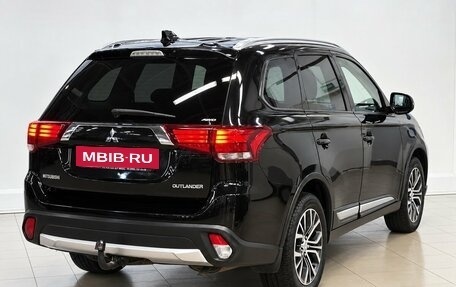 Mitsubishi Outlander III рестайлинг 3, 2017 год, 1 780 000 рублей, 4 фотография