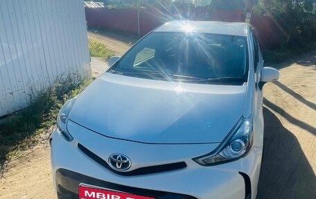 Toyota Prius Alpha I (ZVW40/41), 2019 год, 1 720 000 рублей, 2 фотография