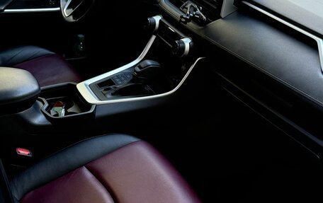 Toyota RAV4, 2020 год, 3 150 000 рублей, 7 фотография