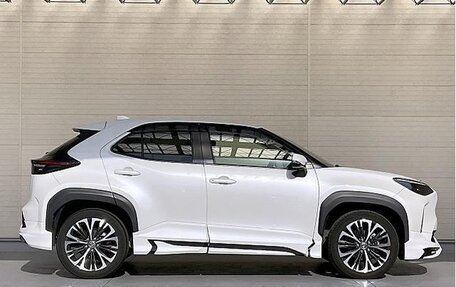 Toyota Yaris Cross, 2023 год, 1 568 000 рублей, 10 фотография
