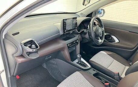 Toyota Yaris Cross, 2023 год, 1 568 000 рублей, 12 фотография