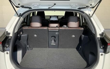 Toyota Yaris Cross, 2023 год, 1 568 000 рублей, 28 фотография