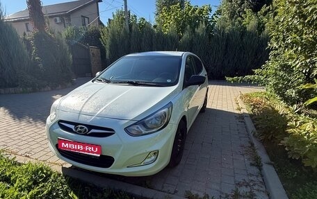 Hyundai Solaris II рестайлинг, 2013 год, 750 000 рублей, 1 фотография