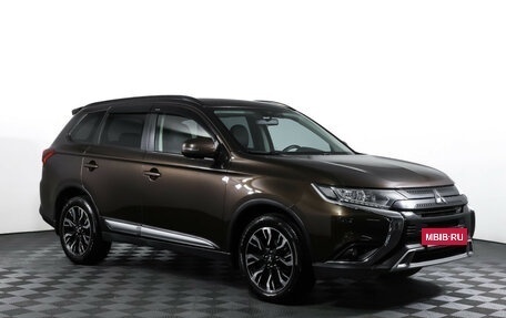 Mitsubishi Outlander III рестайлинг 3, 2022 год, 2 550 000 рублей, 3 фотография