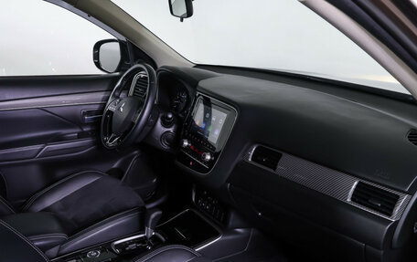 Mitsubishi Outlander III рестайлинг 3, 2022 год, 2 550 000 рублей, 10 фотография