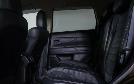Mitsubishi Outlander III рестайлинг 3, 2022 год, 2 550 000 рублей, 11 фотография