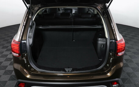 Mitsubishi Outlander III рестайлинг 3, 2022 год, 2 550 000 рублей, 9 фотография