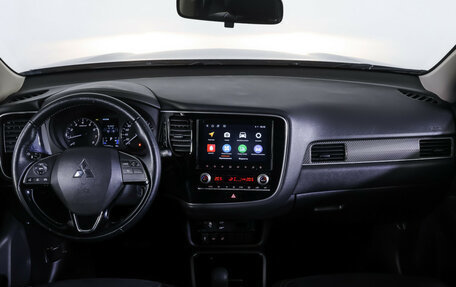 Mitsubishi Outlander III рестайлинг 3, 2022 год, 2 550 000 рублей, 14 фотография