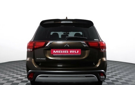 Mitsubishi Outlander III рестайлинг 3, 2022 год, 2 550 000 рублей, 6 фотография
