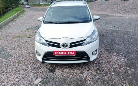 Toyota Verso I, 2013 год, 1 350 000 рублей, 3 фотография