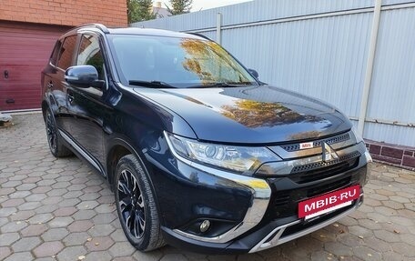 Mitsubishi Outlander III рестайлинг 3, 2021 год, 3 000 000 рублей, 5 фотография