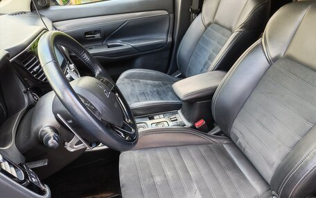 Mitsubishi Outlander III рестайлинг 3, 2021 год, 3 000 000 рублей, 7 фотография