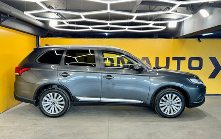 Mitsubishi Outlander III рестайлинг 3, 2019 год, 2 149 000 рублей, 4 фотография