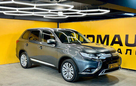 Mitsubishi Outlander III рестайлинг 3, 2019 год, 2 149 000 рублей, 3 фотография