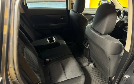Mitsubishi Outlander III рестайлинг 3, 2019 год, 2 149 000 рублей, 13 фотография