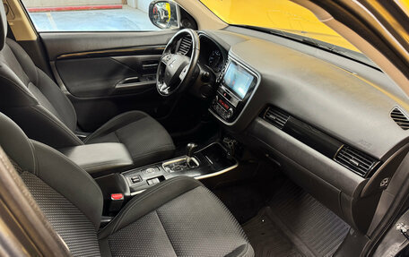 Mitsubishi Outlander III рестайлинг 3, 2019 год, 2 149 000 рублей, 14 фотография
