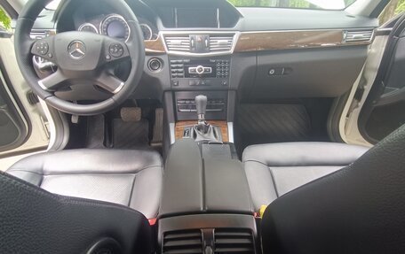 Mercedes-Benz E-Класс, 2011 год, 1 100 000 рублей, 17 фотография