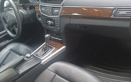 Mercedes-Benz E-Класс, 2011 год, 1 100 000 рублей, 21 фотография