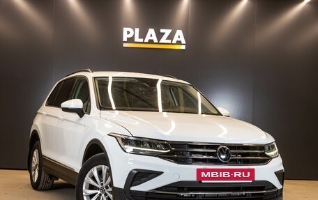 Volkswagen Tiguan II, 2021 год, 2 808 000 рублей, 2 фотография