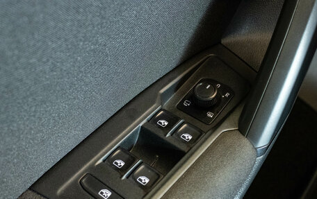 Volkswagen Tiguan II, 2021 год, 2 808 000 рублей, 13 фотография