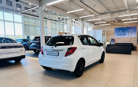 Toyota Vitz, 2015 год, 929 000 рублей, 6 фотография