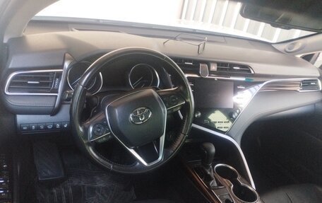 Toyota Camry, 2019 год, 3 200 000 рублей, 4 фотография