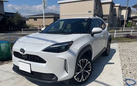 Toyota Yaris Cross, 2023 год, 1 564 000 рублей, 3 фотография
