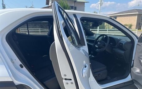 Toyota Yaris Cross, 2023 год, 1 564 000 рублей, 23 фотография