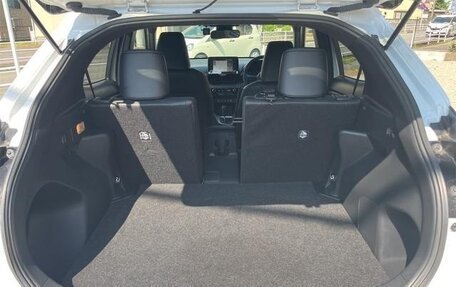 Toyota Yaris Cross, 2023 год, 1 564 000 рублей, 33 фотография