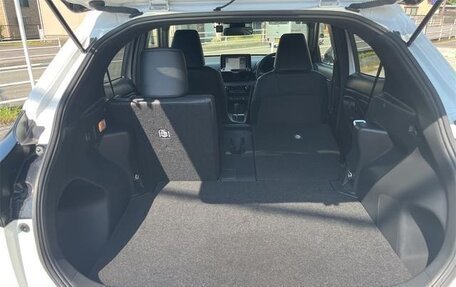 Toyota Yaris Cross, 2023 год, 1 564 000 рублей, 34 фотография
