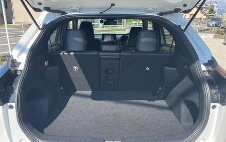 Toyota Yaris Cross, 2023 год, 1 564 000 рублей, 32 фотография