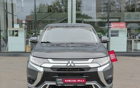 Mitsubishi Outlander III рестайлинг 3, 2019 год, 2 080 000 рублей, 2 фотография