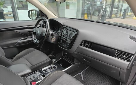 Mitsubishi Outlander III рестайлинг 3, 2019 год, 2 080 000 рублей, 13 фотография