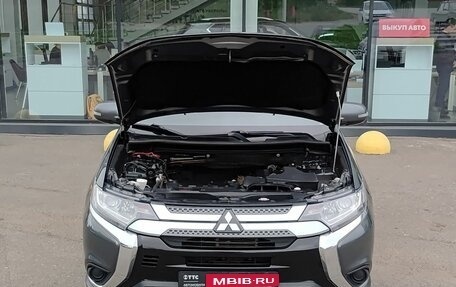Mitsubishi Outlander III рестайлинг 3, 2019 год, 2 080 000 рублей, 11 фотография