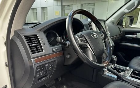Toyota Land Cruiser 200, 2019 год, 9 500 000 рублей, 18 фотография