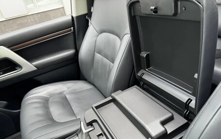Toyota Land Cruiser 200, 2019 год, 9 500 000 рублей, 24 фотография
