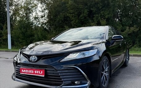 Toyota Camry, 2021 год, 3 650 000 рублей, 1 фотография