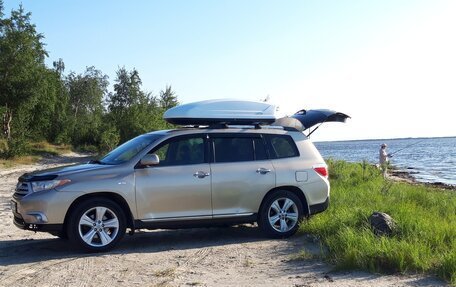 Toyota Highlander III, 2012 год, 1 800 000 рублей, 2 фотография