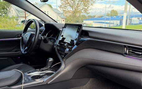 Toyota Camry, 2021 год, 3 650 000 рублей, 9 фотография