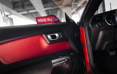 Ford Mustang VI рестайлинг, 2020 год, 3 350 000 рублей, 18 фотография