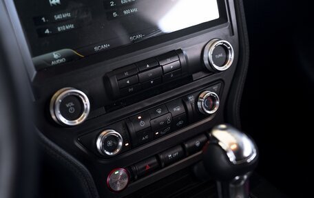 Ford Mustang VI рестайлинг, 2020 год, 3 350 000 рублей, 23 фотография